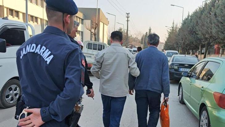 Boşanma aşamasındaki eşini tabancayla kovaladı