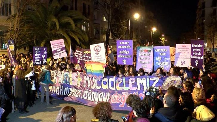 Beyoğlu ve Kadıköy'de 8 Mart Dünya Kadınlar Günü kutlandı