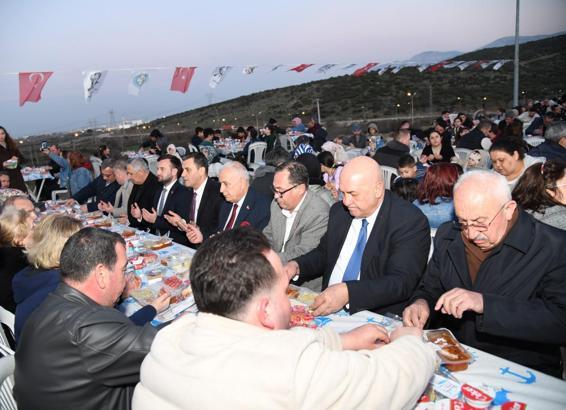 Yunusemre'de iftar sofrası bu defa Akgedik'te kuruldu