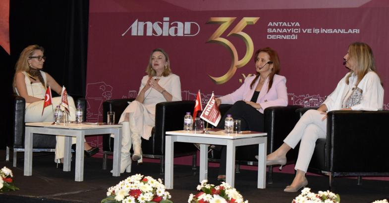 'Zirvedeki Kadınlar' Antalya'da buluştu