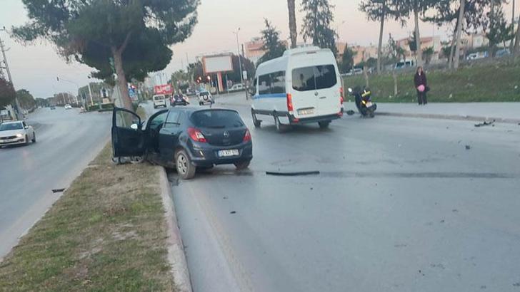 Otomobil, yayalara çarpıp refüje çıktı: 3 yaralı