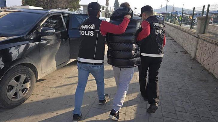 Kırmızı bültenle aranan şüpheli, İzmir'de yakalandı