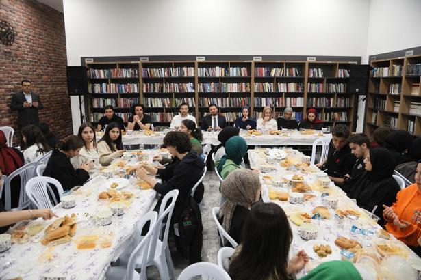 Kağıthane Belediyesi’nden gençlere özel iftar programı