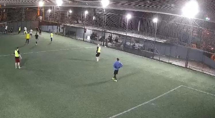 İstanbul- İstanbul'da halı saha maçı sırasında fenalaşan 2 genç hayatını kaybetti