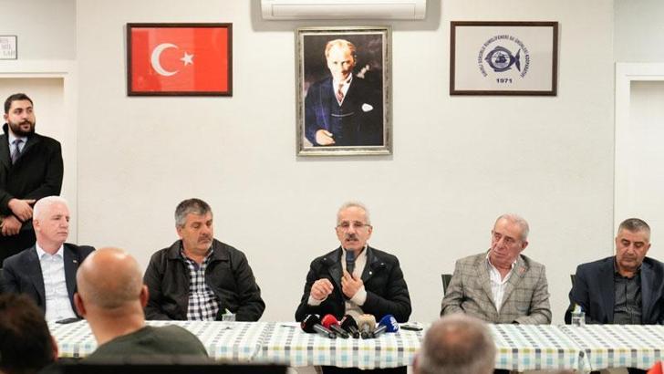 Bakan UraloÄŸlu, Sarıyer'de balıkçılarla sahur yaptı