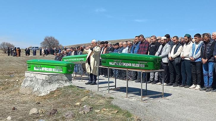 Hastane dönüşü kazada ölen aynı aileden 3 kişi, yan yana toprağa verildi