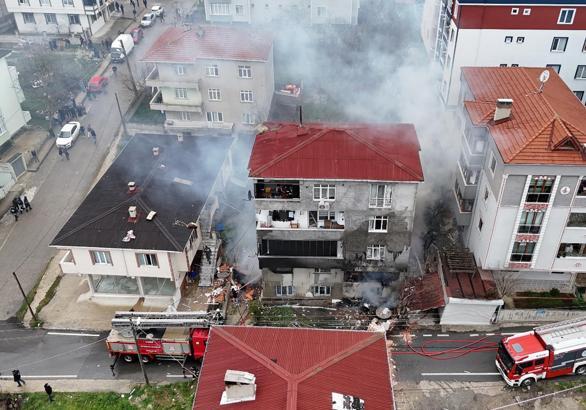 Tekirdağ'da 4 katlı binada doğal gaz kaynaklı patlama: 2 yaralı (4)