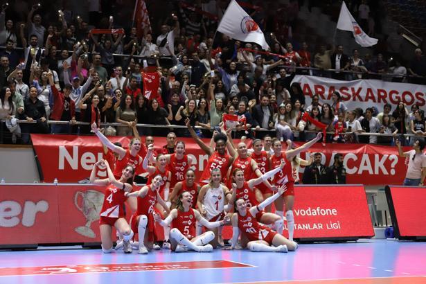 Aras Kargo Kadın Voleybol Takımı, Sultanlar Ligi’ne ‘Devam’ dedi
