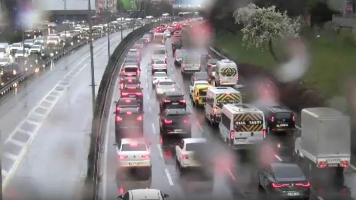 İstanbul'da trafik yoğunluğu yüzde 90'a ulaştı
