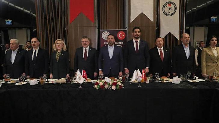 Güreş camiası iftarda bir araya geldi