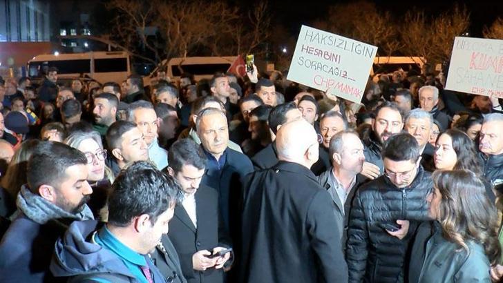 YÖK önünde toplanan CHP'lilerden 'diploma' tepkisi