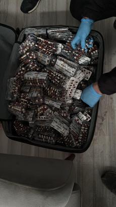 Çay ocağında 8 bin 456 sentetik hap ele geçirildi