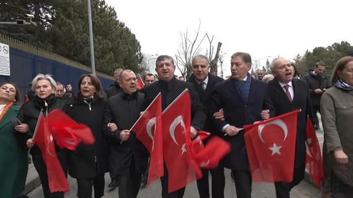CHP milletvekillerinden İmamoğlu'na destek yürüyüşü