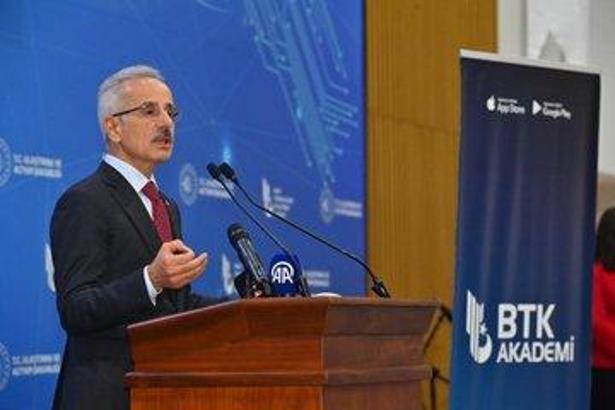 Bakan Uraloğlu: BTK Akademi 2.5 milyon kullanıcıyla, Türkiye’nin en büyük çevrimiçi platformudur