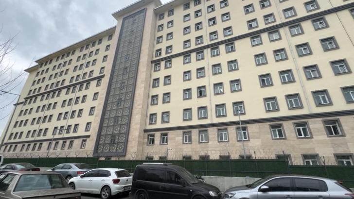 İstanbul- 'Mutfak görevlisiyim' diyerek girdiği kız yurdunda takip ettiği öğrenciye arkadaşlık teklif etti, gözaltına alındı