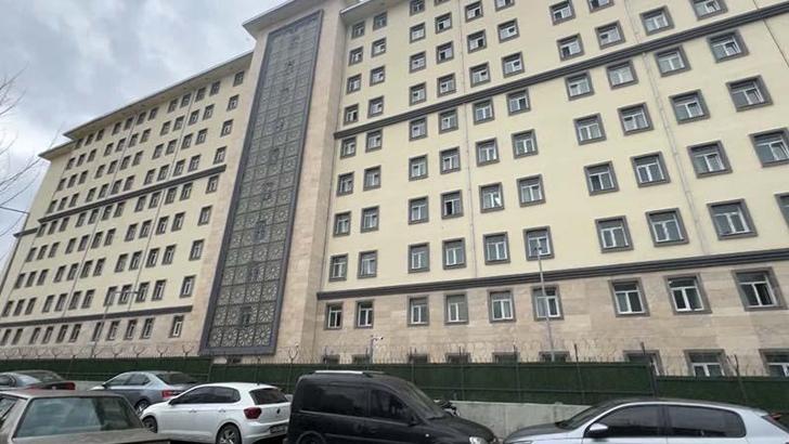 'Mutfak görevlisiyim' diyerek girdiği kız yurdunda takip ettiği öğrenciye arkadaşlık teklif etti, gözaltına alındı