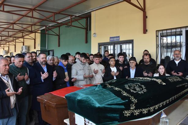 Çatı tamiri yaparken düşüp ölen baba-oğul rüzgara rağmen çalışmak zorunda kalmış (2)