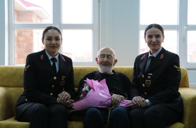 Bitlis'te jandarma, yaşlıları evlerinde ziyaret etti