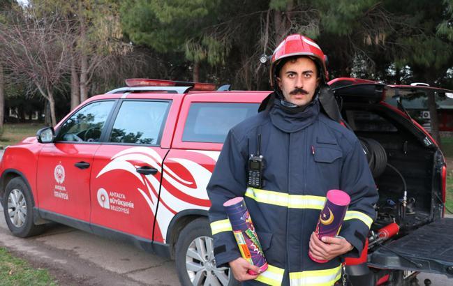 Antalya'da ramazan topu geleneği ses bombası ile sürdürülüyor