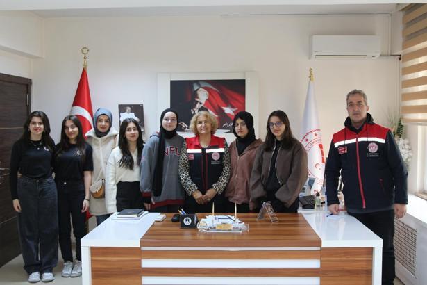 Trabzon'da liseliler tarımla buluşuyor