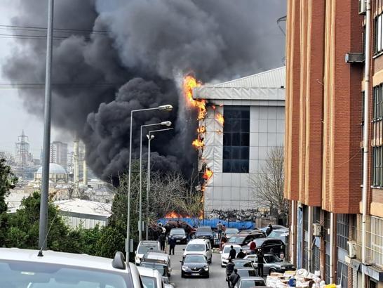 İstanbul - Başakşehir'de sanayi sitesinde yangın - 1