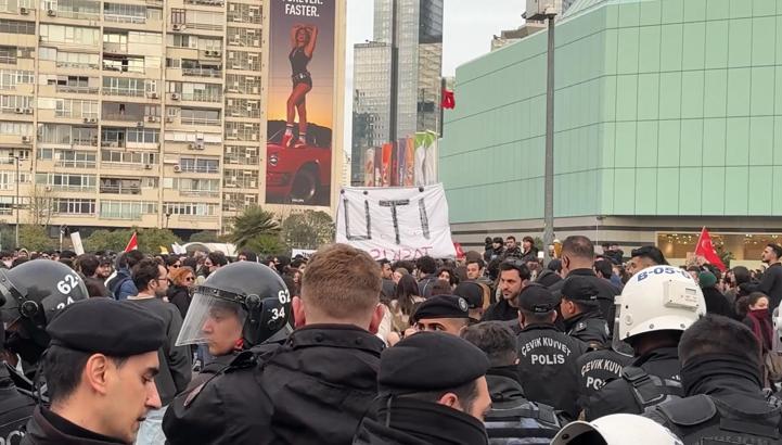 İstanbul - Şişli'de izinsiz yürüyüş yapmak isteyen gruptakiler gözaltına alındı