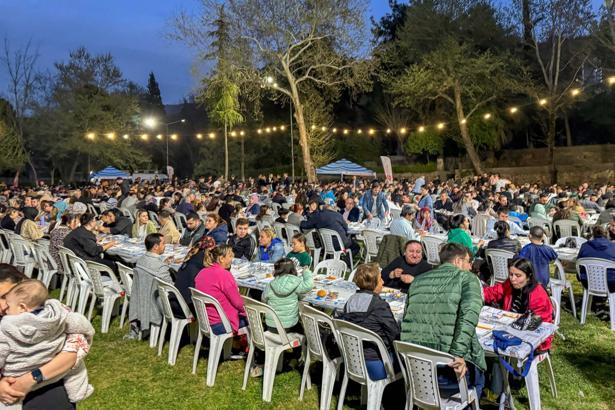 Efeler'de belediye personeli iftarda buluştu