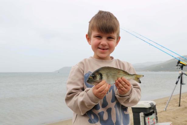 İzmir'de gönüllülerden kötü alışkanlıklara karşı balıkçılık eğitimi / Ek fotoğraflar