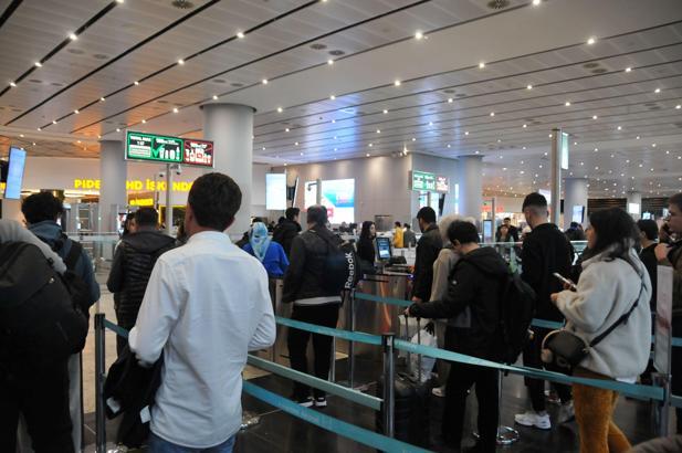 İstanbul - İstanbul ve Sabiha Gökçen Havalimanlarında bayram yoğunluğu