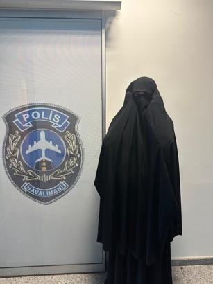 Firari hükümlü, kadın gibi giyinip havalimanına gelince yakalandı