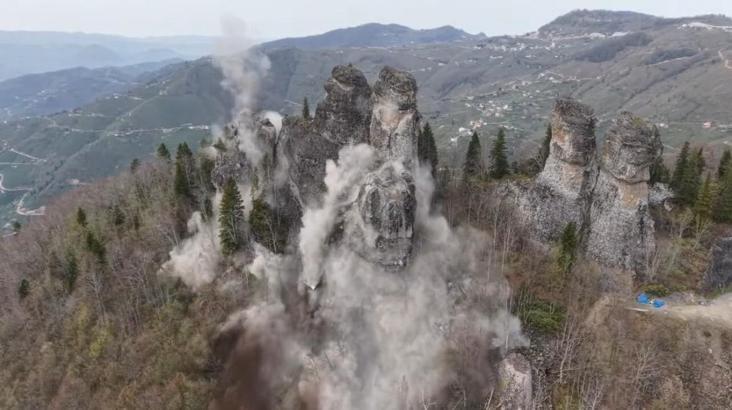 Ordu’nun peribacaları olarak bilinen 8 kaya, kontrollü şekilde patlatıldı