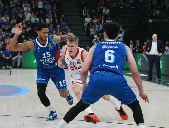 Anadolu Efes - Maccabi Tel Aviv: 90-88