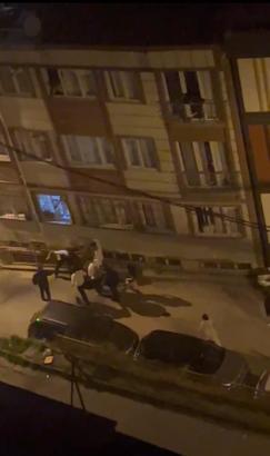 İstanbul - Kağıthane’de sokakta kadına şiddet; mahalleliden 'Vur hak etti’ sözleriyle destek