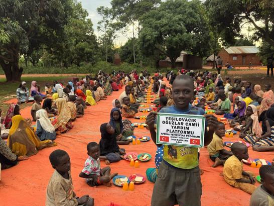 Silifke'den Afrikalı ve Filistinli yetim çocuklara iftar yemeği
