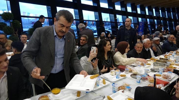 Bakan Tekin: Milleti sokağa davet ederek mi milli birliği beraberliği pekiştireceksiniz