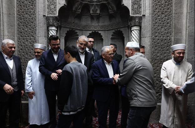 Başkan Büyükkılıç, vatandaşlarla bayramlaştı