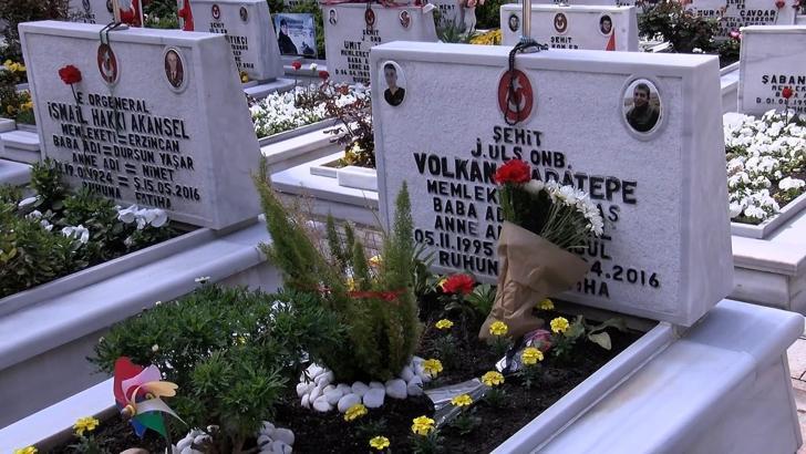 İstanbul- Edirnekapı Şehitliği’nde buruk bayram