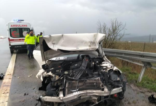 Balıkesir'de 5 aracın karıştığı zincirleme kazada 2 ölü, 4 yaralı