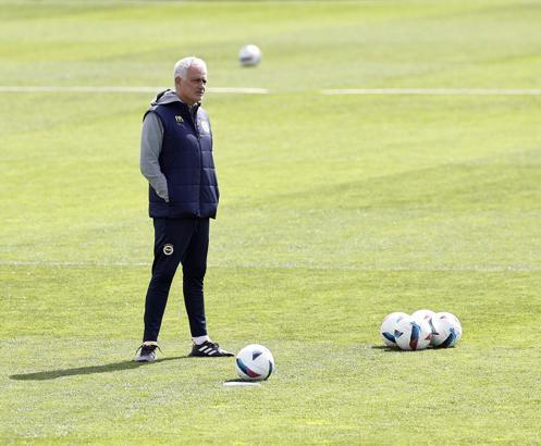 Fenerbahçe, Galatasaray maçı hazırlıklarını sürdürüyor