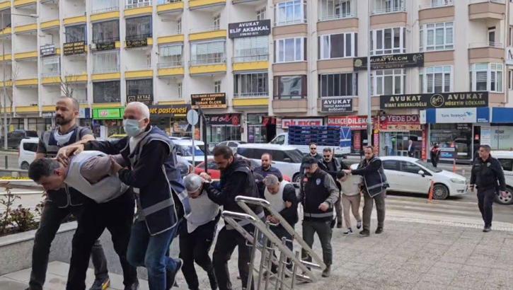Pideci dükkanında sopalı, bıçaklı kavga; 1 ölü, 3 yaralı (2)