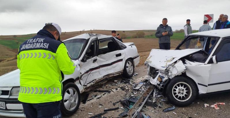 Yalvaç'ta trafik kazası; 5 yaralı