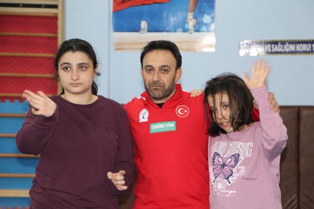 Otizmli Betül ile Enise, Türkiye Jimnastik Şampiyonası'na hazırlanıyor/Ek fotoğraflar