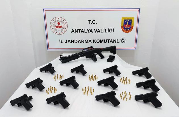 Kepez'de ruhsatsız silah operasyonu