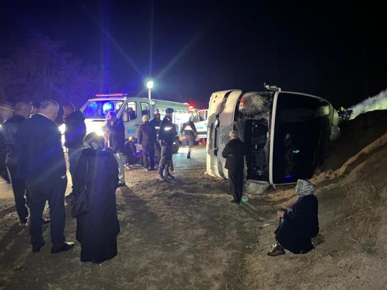 Çankırı'da işçilerin taşındığı servis otobüsü yol kenarına devrildi; 23 yaralı