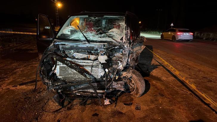 Minibüs ile hafif ticari araç kafa kafaya çarpıştı: 7 yaralı