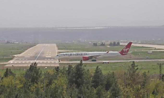 Yolcusu rahatsızlanınca acil iniş yapıp, arızalanan İngiliz uçağı yeniden havalandı