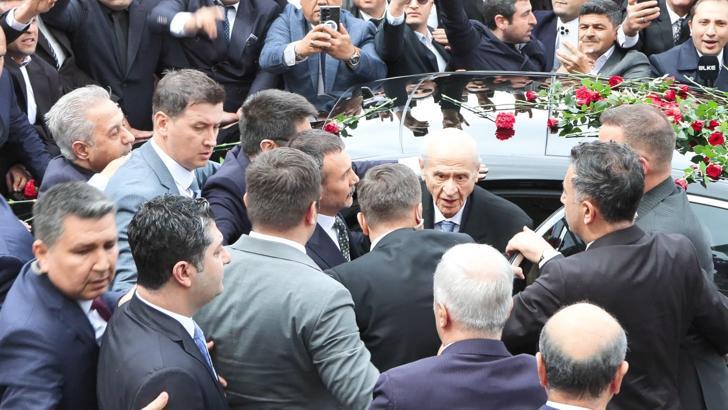 Bahçeli, Türkeş'in mezarını ziyaret etti (2)