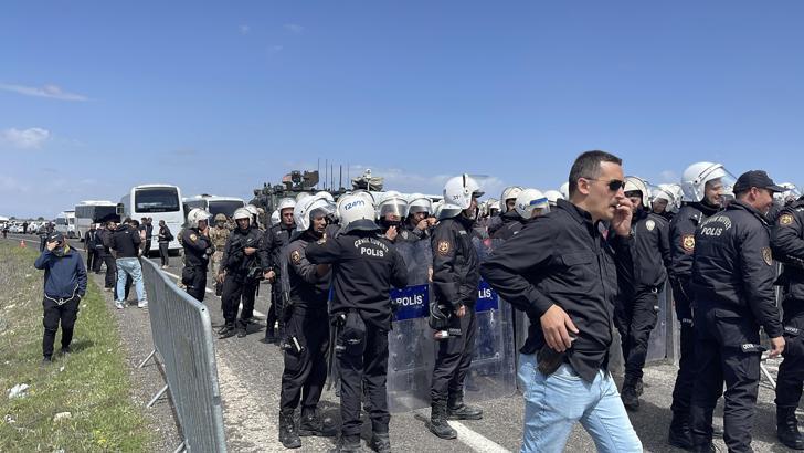 Öcalan'ın doğum günü nedeniyle Halfeti'ye gitmek isteyen gruba izin verilmedi
