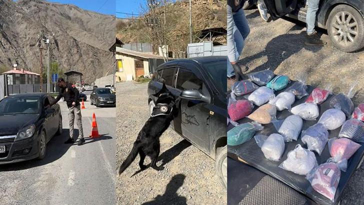 Otomobilin yakıt deposunda 21 kilo uyuşturucu ele geçirildi