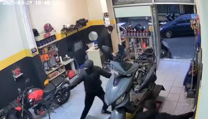 İstanbul - Beyoğlu’nda motosiklet tamirhanesini basıp kurşun yağdırdı